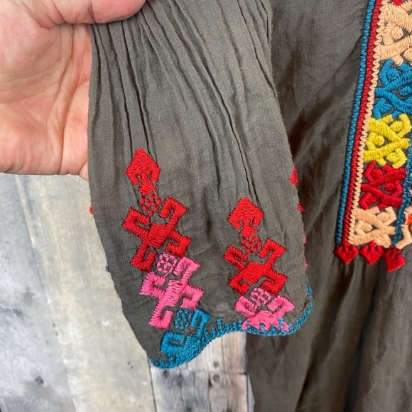 Johnny Was Biya Embroidered Tunic Top in Grey Multicolor Size Medium. - Picture 5 of 12